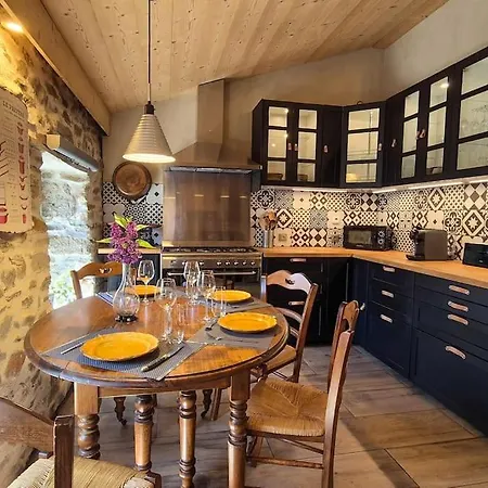 La Maison De Pierre بيت للعطل *